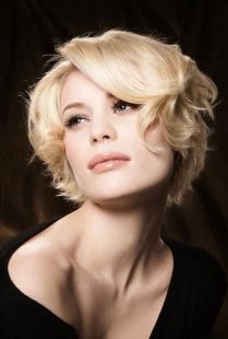 Chin-Length Hairstyles for Short Wavy Hair
