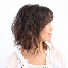 long choppy wavy bob with subtle highlights