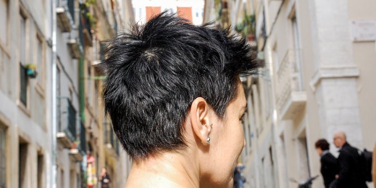 haircuts for short to medium length