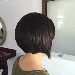 Short layered bob for thick hair