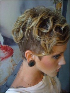Short Shaved Hairstyles Ideas: Short Haircut for Curly Bangs
