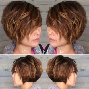 Short wavy bob